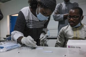 Dépistage du COVID-19 : les tests rapides démontrent leur efficacité à tous les niveaux de la pyramide sanitaire au Mali